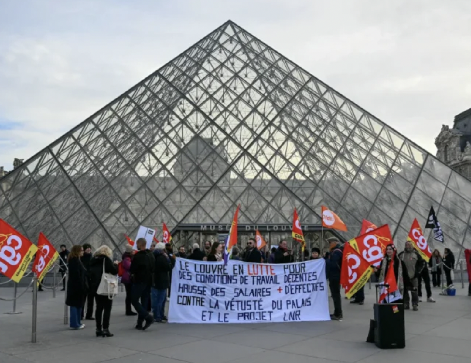 Paris: Staff Continue Strike at Louvre Museum