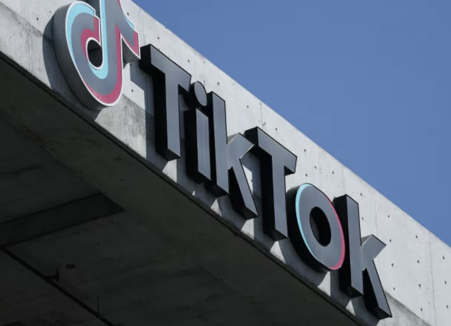 TikTok signs deal to give U.S. operations to Oracle-led investor group