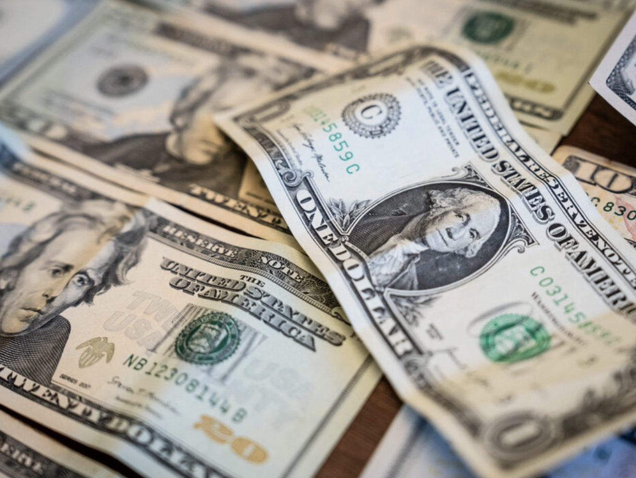 US Dollar Poised for Largest Annual Decline Since 2003