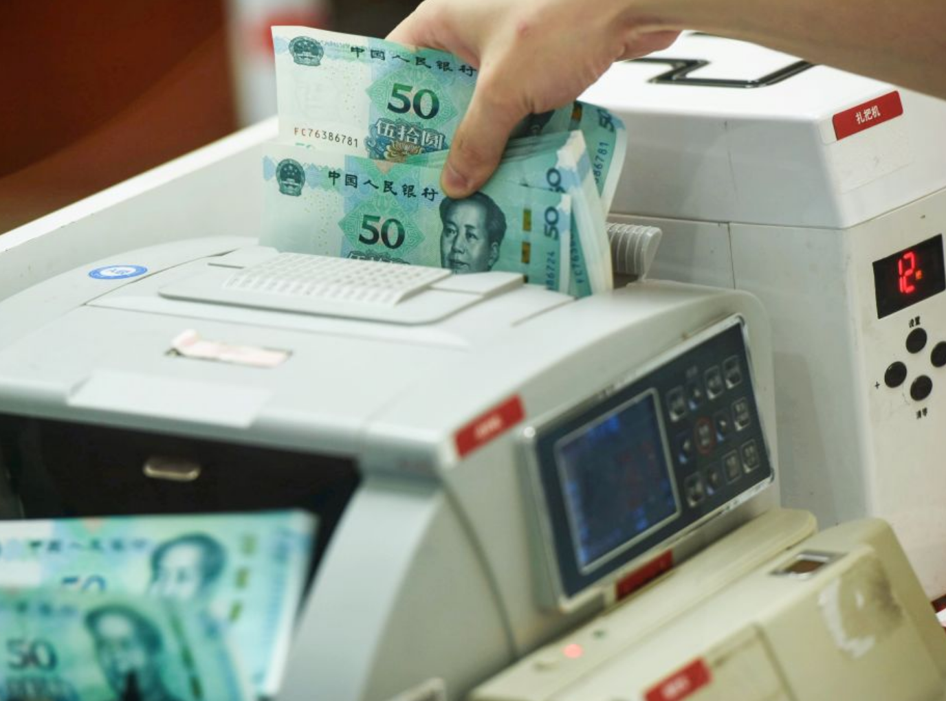 Cash Shortages at China’s State Banks on Lunar New Year’s Eve Spark Public Anger
