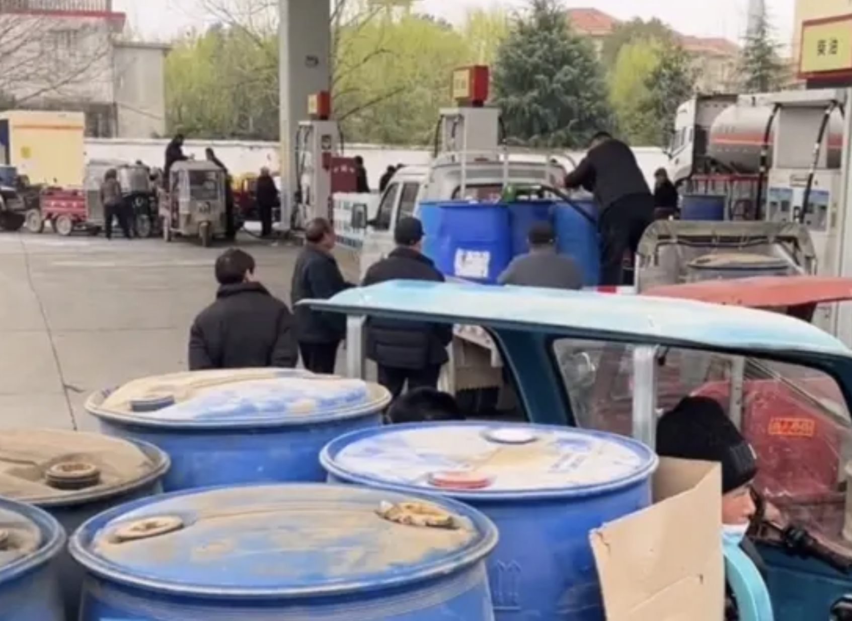 China’s Fuel Price Hike Triggers Gas Lines as Global Oil Prices Climb