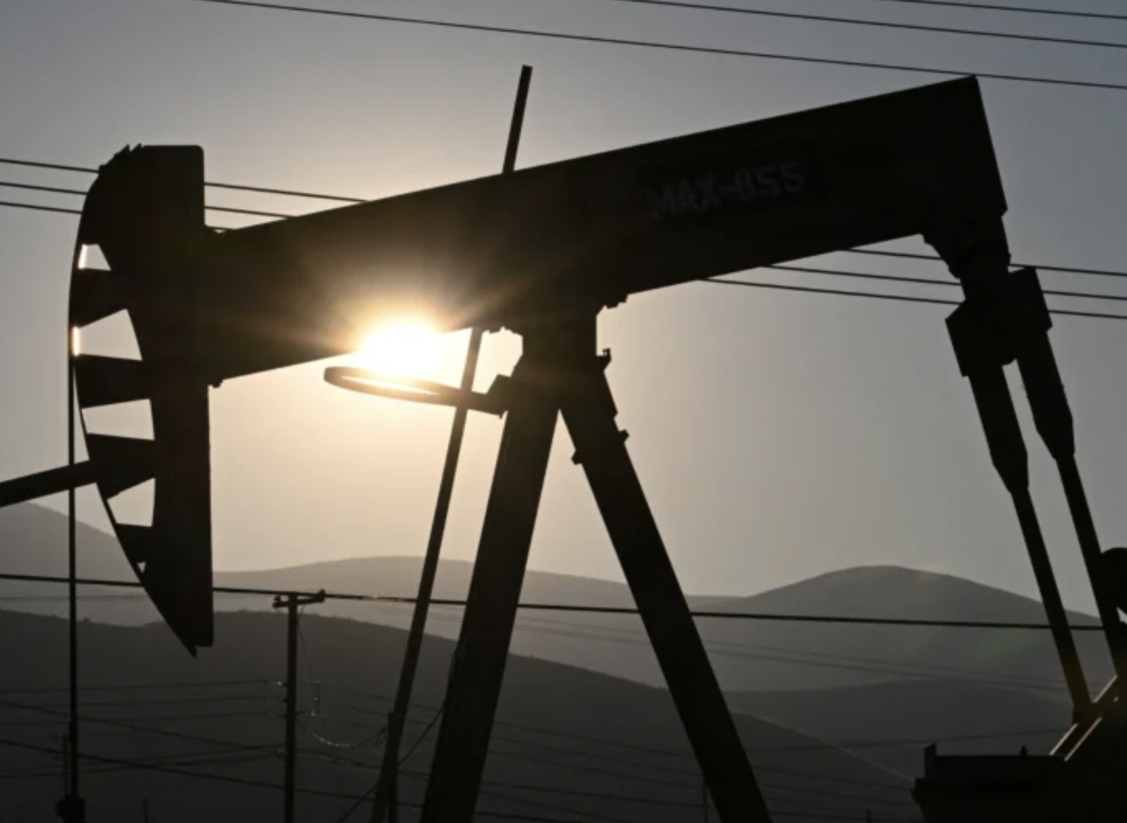 Oil Plummets, Stocks Surge After Military Strikes on Iranian Power Plants Postponed