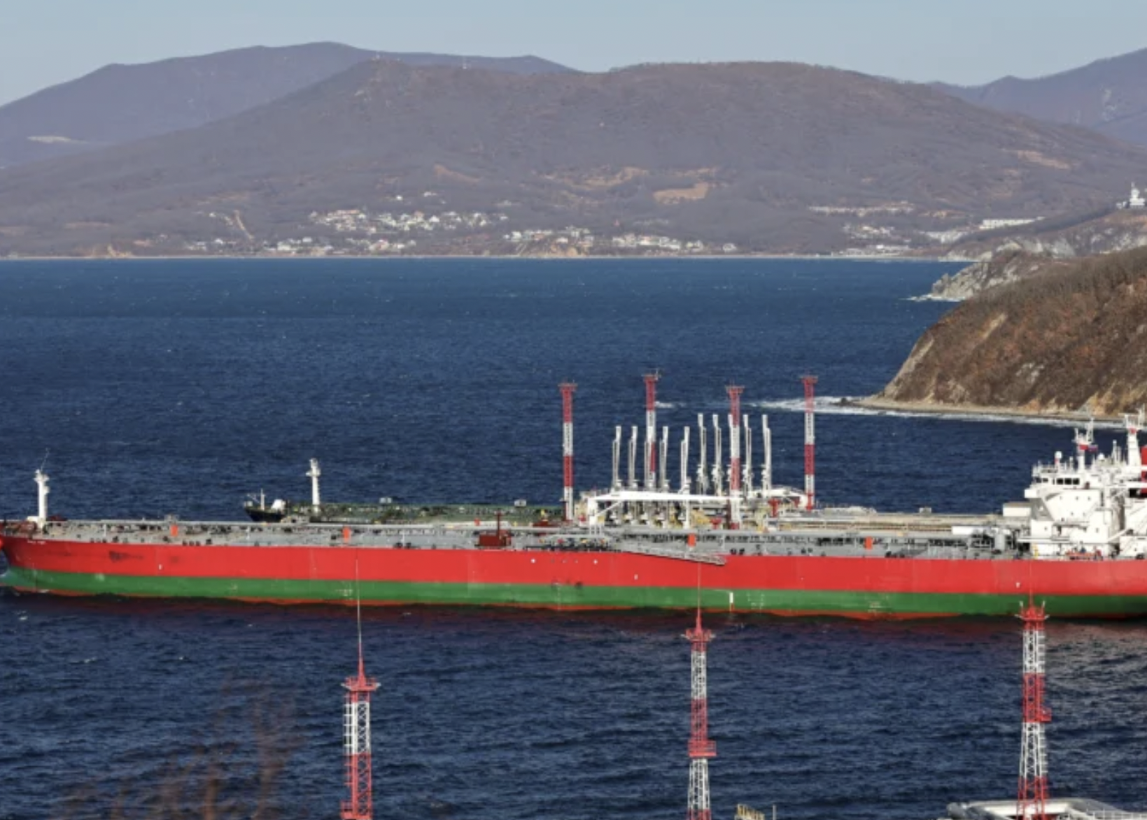 Trump Says US to Waive Oil-Related Sanctions on Some Countries