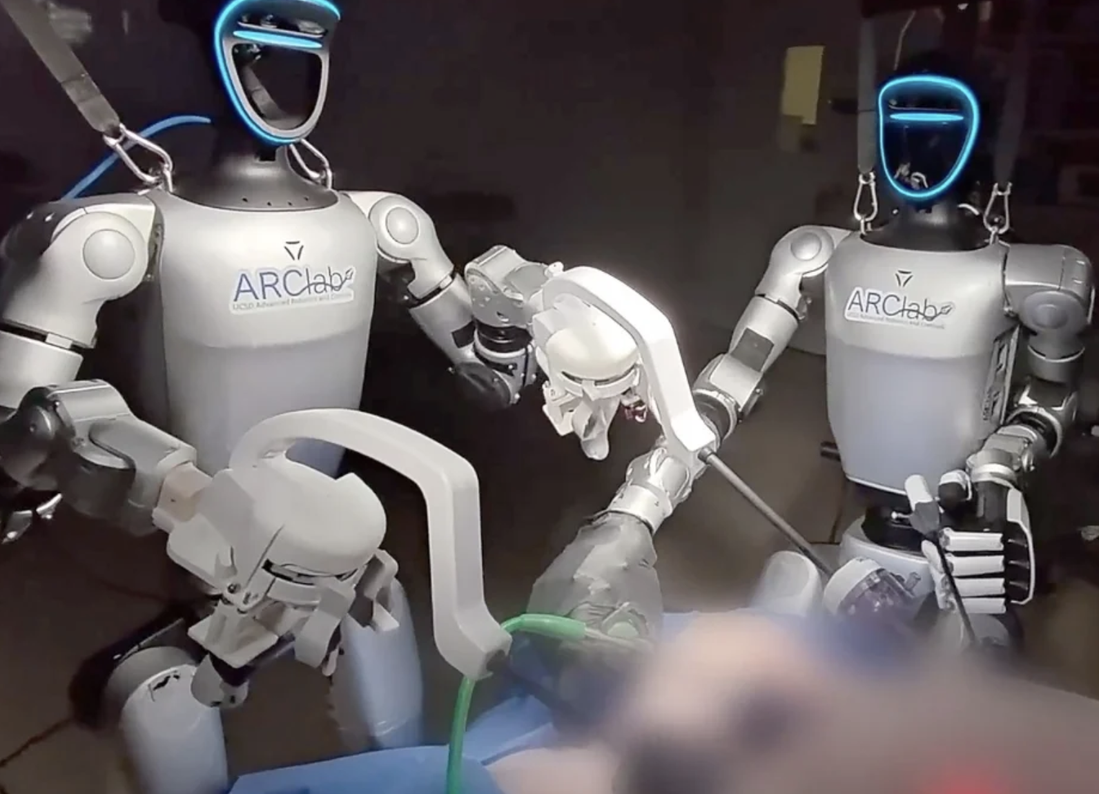 For The First Time Ever, Humanoid Robots Perform Surgery on Live Animals