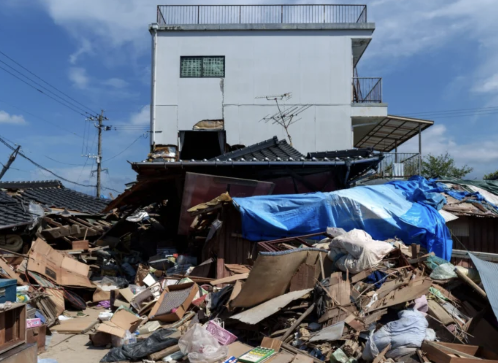 Japan Earthquake Halts Auto and Chip Plants as Death Toll Rises to 34