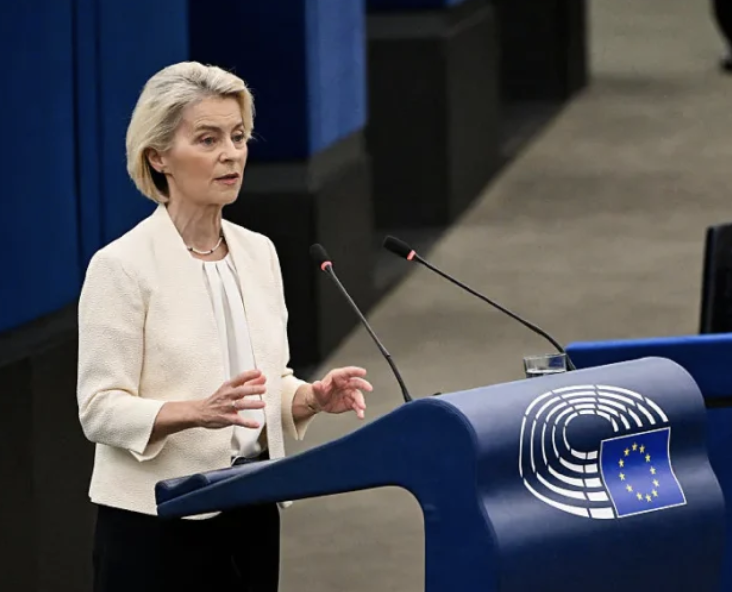 EU Chief Seeks to Make Canada the Bloc’s 1st Associate Member