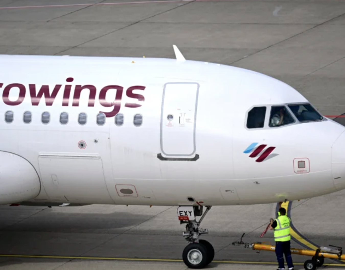 Airport Launches Mass Casualty Response After Suspected Norovirus Illnesses on Flight