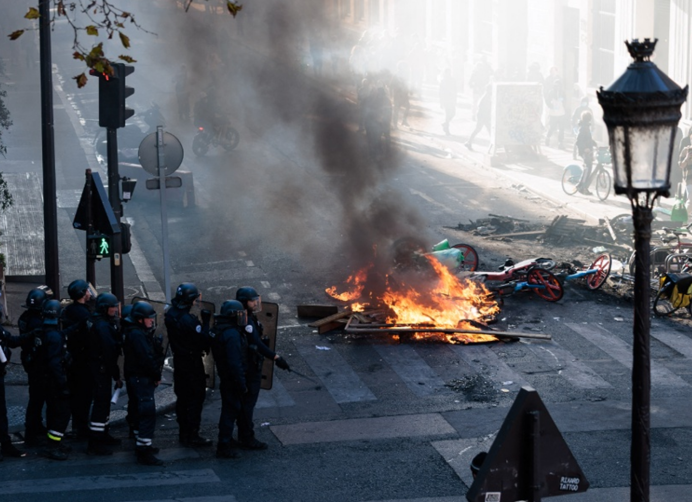 France Riots: Chinese Café Owner Beaten as Looters Set Business Ablaze